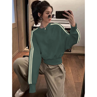 墨绿色圆领长袖短款无帽加绒加厚卫衣女2025秋冬新款百搭学生上衣