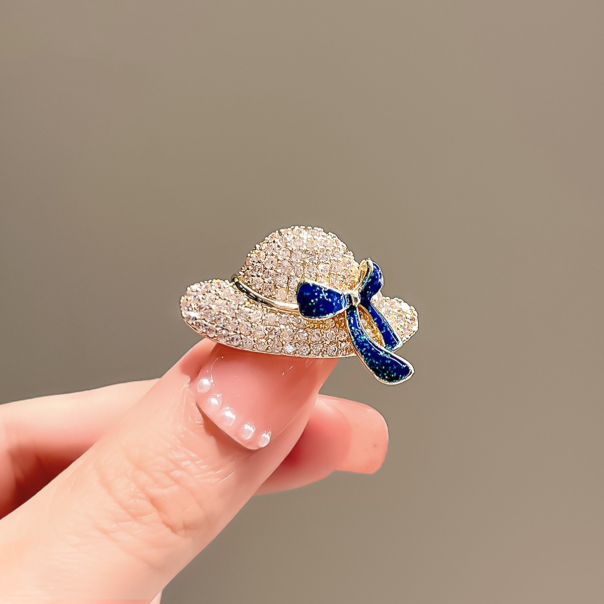 奥特莱斯创意帽子胸针小众设计感别针扣女夏季防走光胸花领针西服