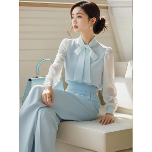 早秋穿搭2024今年流行的漂亮高级感超好看蓝色衬衫两件套装裤女装