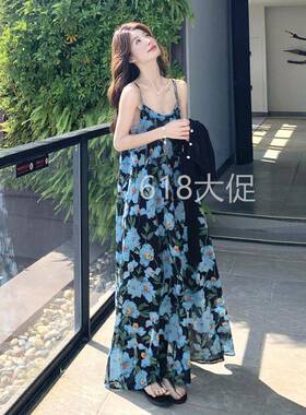海边度假蓝色碎花吊带洋装女2025夏季针织衫气质雪纺沙滩裙套装