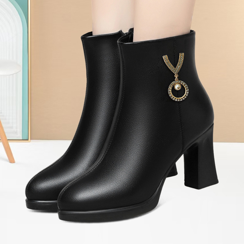 新款女士耐磨粗跟短筒靴秋冬防滑妈妈皮靴气质百搭旗袍模特走秀靴