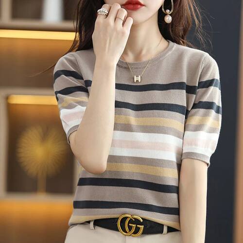 Round neck striped knitted top for women圆领纹针织宽松上衣女