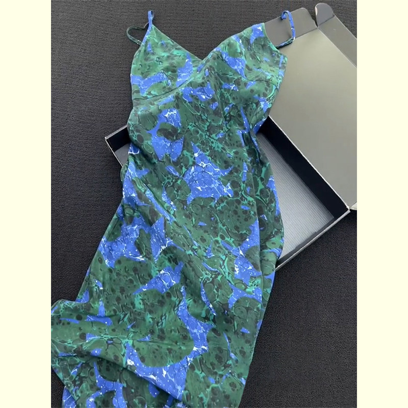 复古绿色印花吊带连衣裙女2025夏季新款时尚气质海边度假风长裙子,女装/女士精品,连衣裙,淘宝优惠券,粉丝福利购,淘宝优惠卷