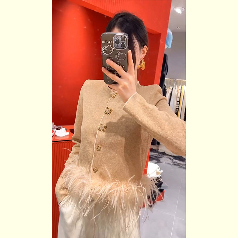 鸵鸟毛拼接软糯针织开衫女秋冬新款高级感气质轻奢小香风短款上衣,女装/女士精品,常规大码外套,淘宝优惠券,粉丝福利购,淘宝优惠卷