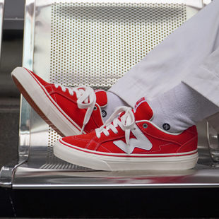 顽刻官方红色春季 校园风W系列翻毛皮帆布拼接男女国潮滑板鞋