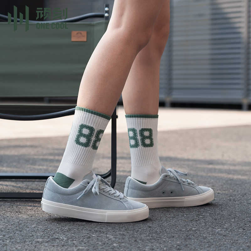 顽刻奶蓝色低帮情侣滑板鞋