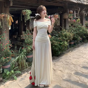 法式白色一字肩洋装子女2025新款初夏穿搭气质收腰掐腰长裙套装