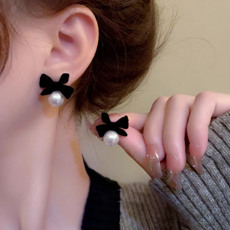 珍珠黑丝绒蝴蝶结耳钉