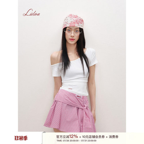 小狗刺绣修身斜肩短袖T恤