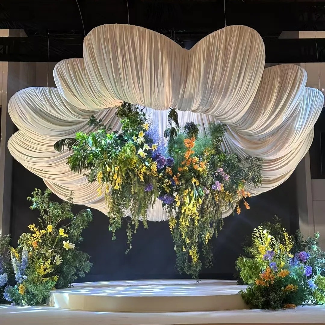 梦幻森系婚礼森林野生感绿色自然系婚礼草丛花艺绿植花艺婚礼拱门