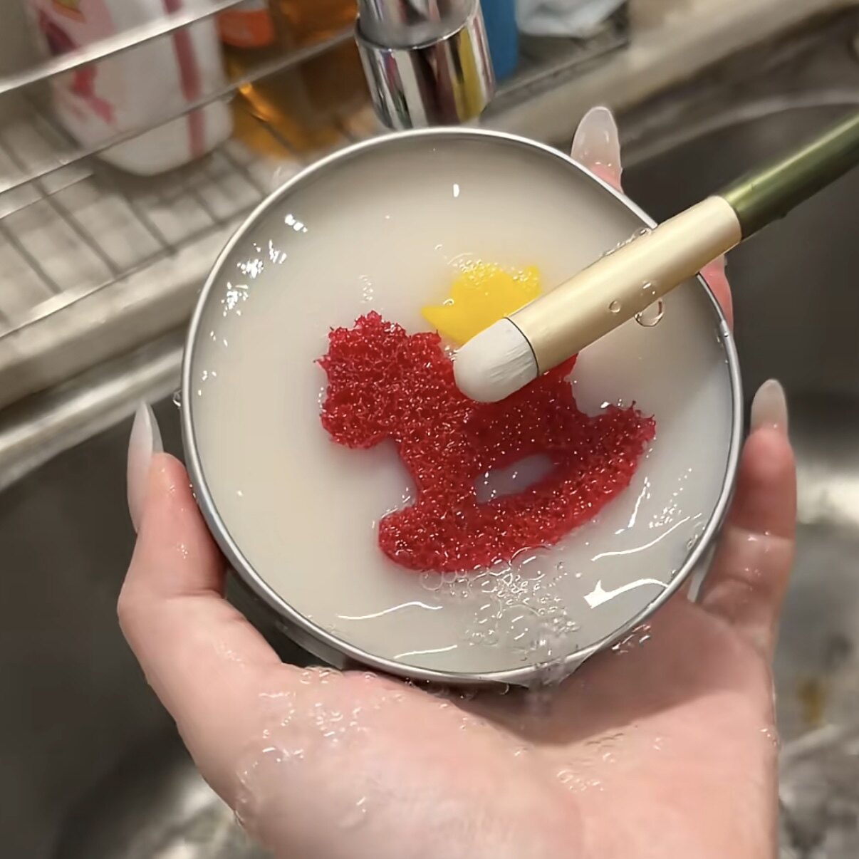 马上有钱花化妆刷清洁皂清洁神器