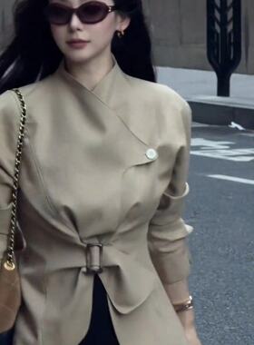 小众设计感卡其色风衣外套女2025秋季新款简单大方高级感收腰上衣