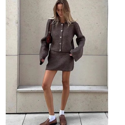 喇叭袖开衫短裙毛织套装