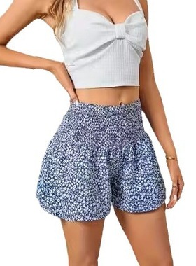 Ladies' loose sky blue floral shorts女士天蓝色碎花宽松短裤夏