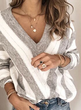 Striped V-neck long-sleeved sweater条纹镂空V领长袖针织打底衫