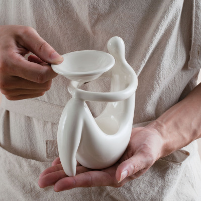 陶瓷人体怀抱香薰炉精油