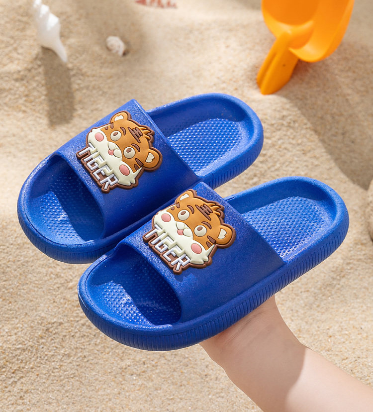 2025新款儿童凉拖鞋网红男女童加厚鞋底踩屎感室外室内两用可爱拖