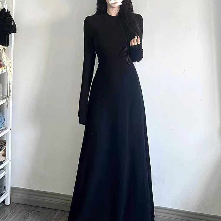 赫本风黑色长袖连衣裙