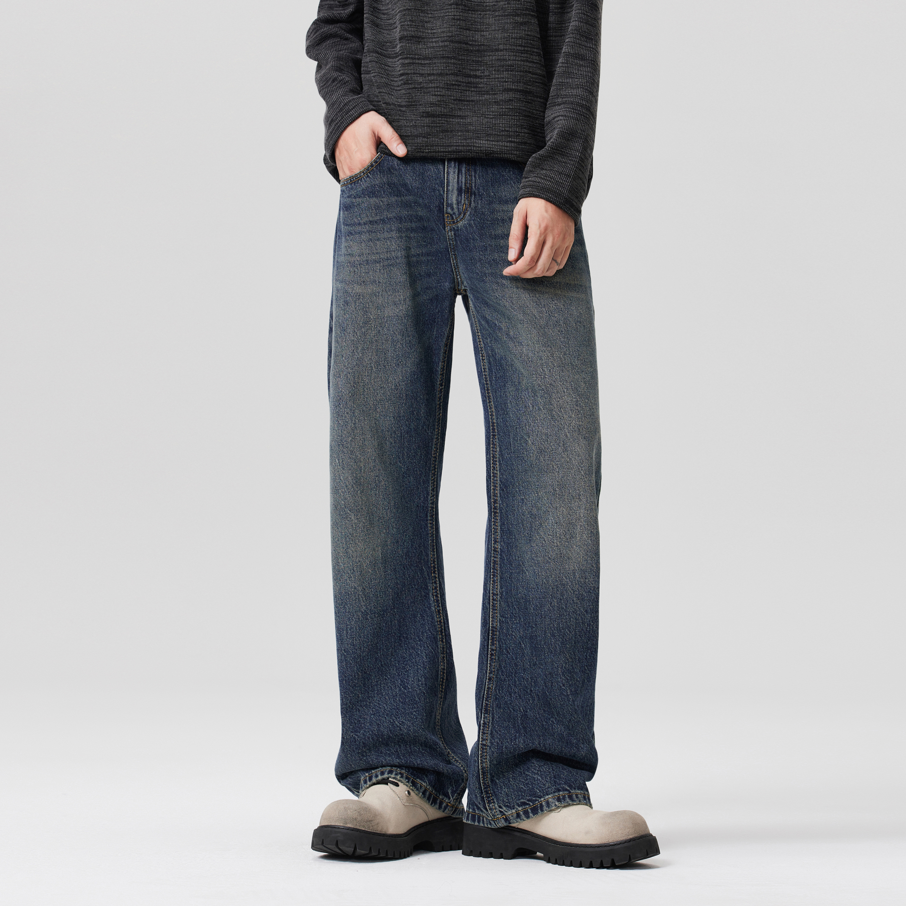 美式复古微喇叭蓝色牛仔裤