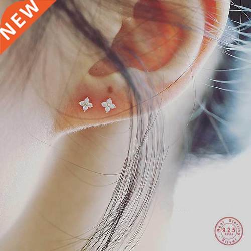 925 Sterling Silver Simple Pavé Crystal Flower Stud E