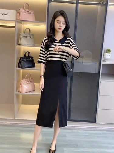条纹上衣配开叉半身长裙洋气显瘦