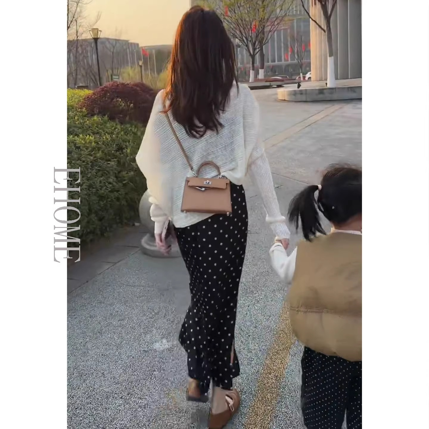 早春韩系穿搭一整套温柔气质氛围感蝙蝠袖露肩针织罩衫上衣波点裙