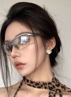 2026年春季户外防紫外线骑行眼镜防风防晒墨镜登山护目镜日夜两用