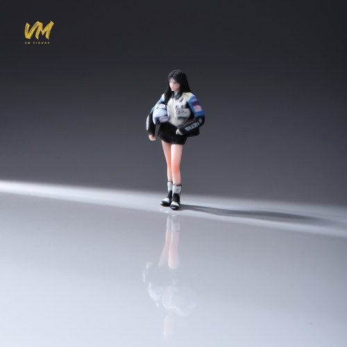 VM 1/64 抱头盔的机车女孩 3D彩色打印微缩人偶搭配场景模型摆件