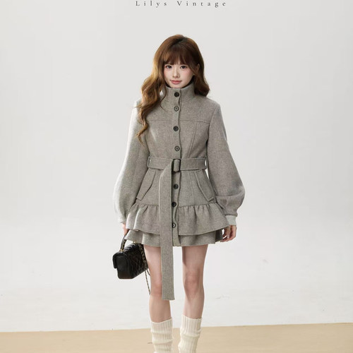 2025年冬季复刻中古灰色花瓣大衣