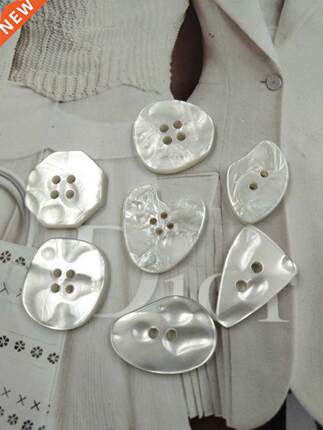 New Resin Irregular Button Triangle Button Keychain for Men