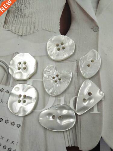 New Resin Irregular Button Triangle Button Keychain for Men