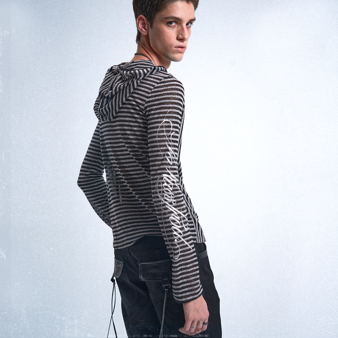 no E mosen（noE）不规则复古条纹镂空连帽烫银印花修身长袖罩衫,男装,T恤,淘宝优惠券,粉丝福利购,淘宝优惠卷