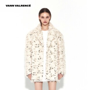 VALRENCE原创杏仁油白亮片羽毛西装 力丸同款 VANN 女 短裙套装