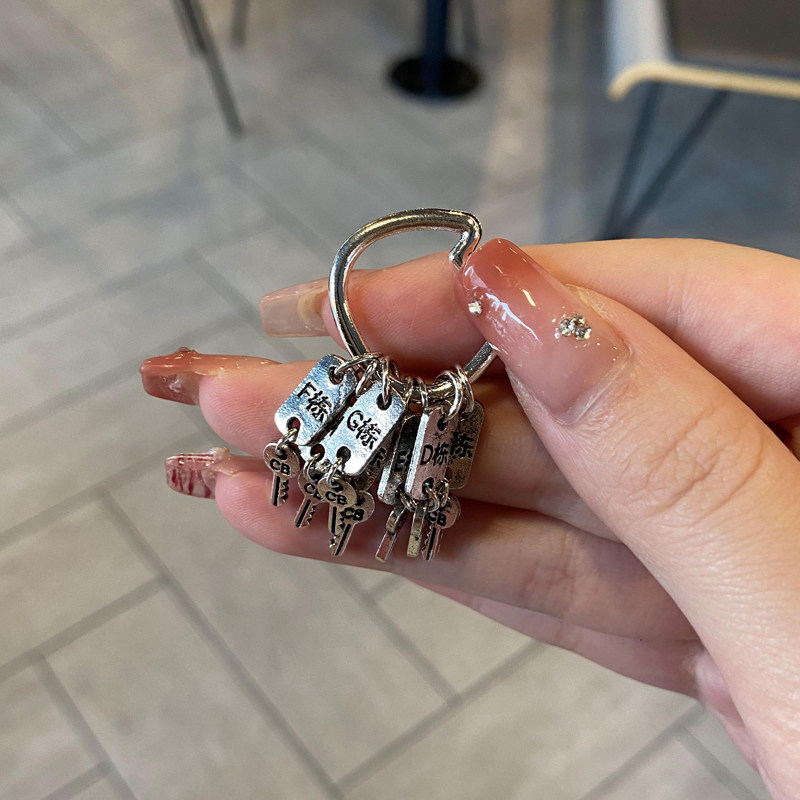 包租婆钥匙串吊坠小众设计复古做旧百搭趣味配饰挂件怨种闺蜜礼物