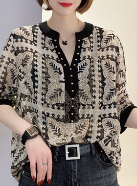 Hot Diamond Print V-Neck Shirt Female 时尚烫钻印花 V领衬衫女