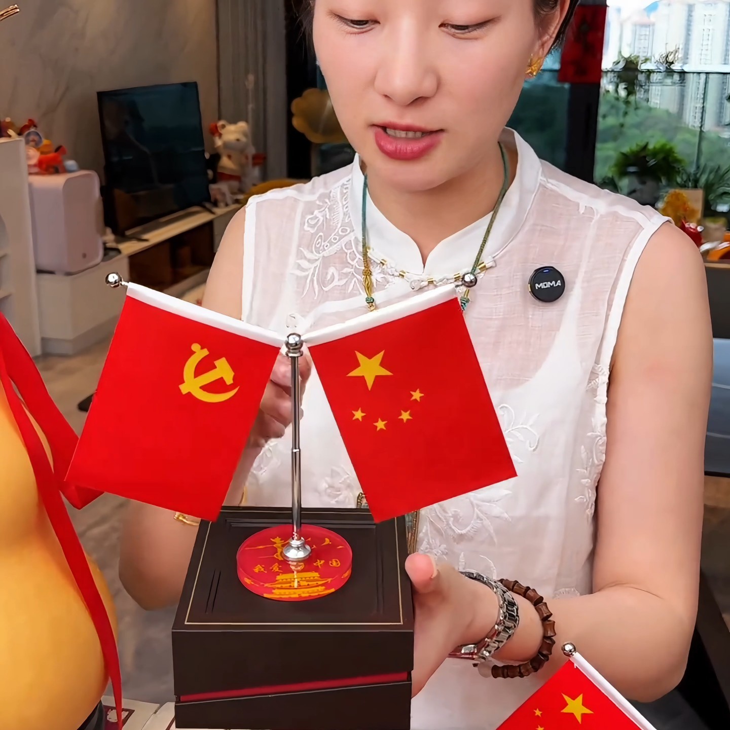 车载高档水晶红旗摆件汽