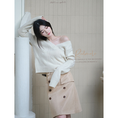 Redmole【杏光时序】麂皮绒｜浅杏柔软不易皱｜牛角扣设计感半裙