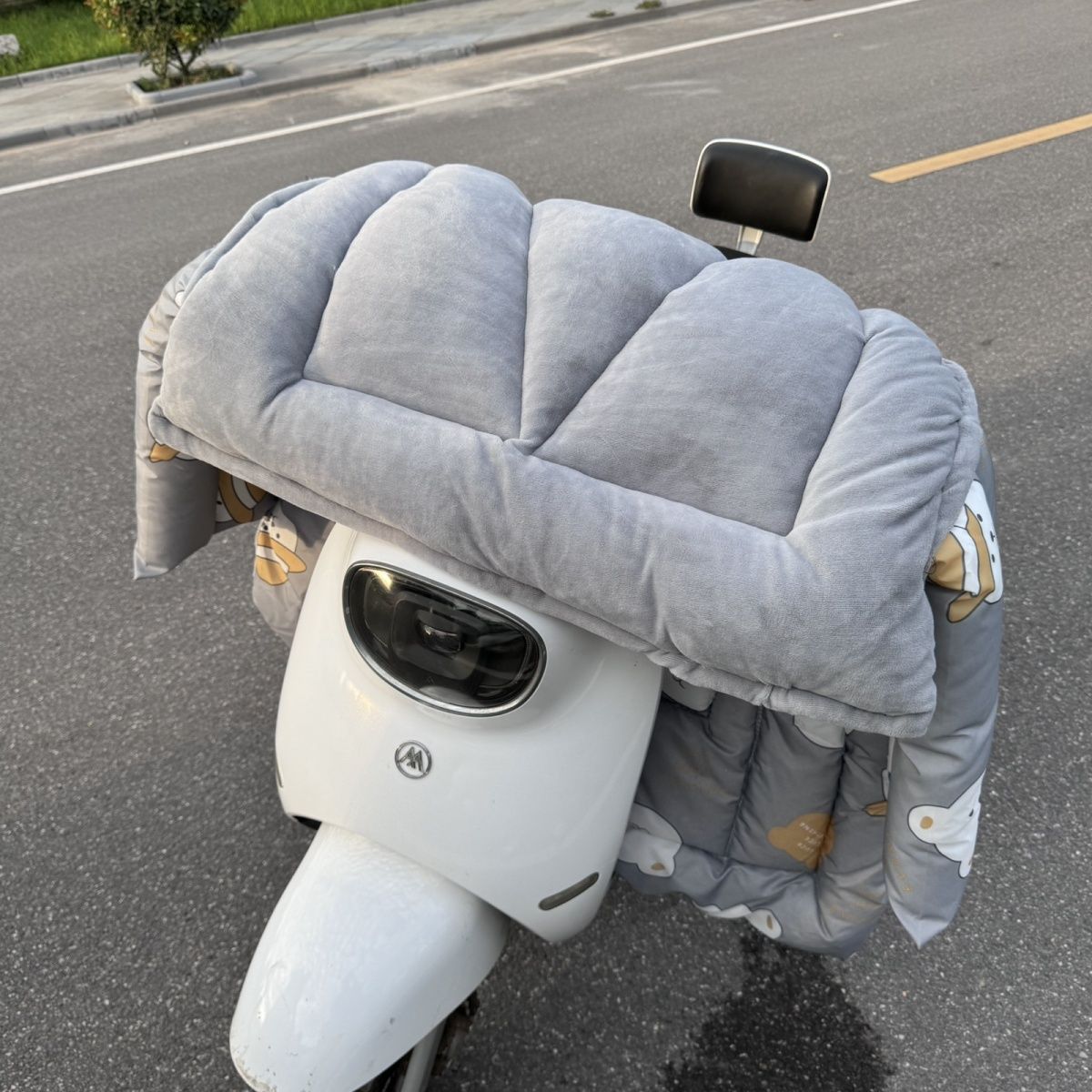 新款电车挡风被反光条保暖卡通图案防水踏板摩托车加厚挡风被超厚