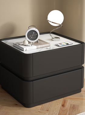 高级感黑白撞色床头柜储物柜意式奶油风皮质轻奢实木简约现代小型