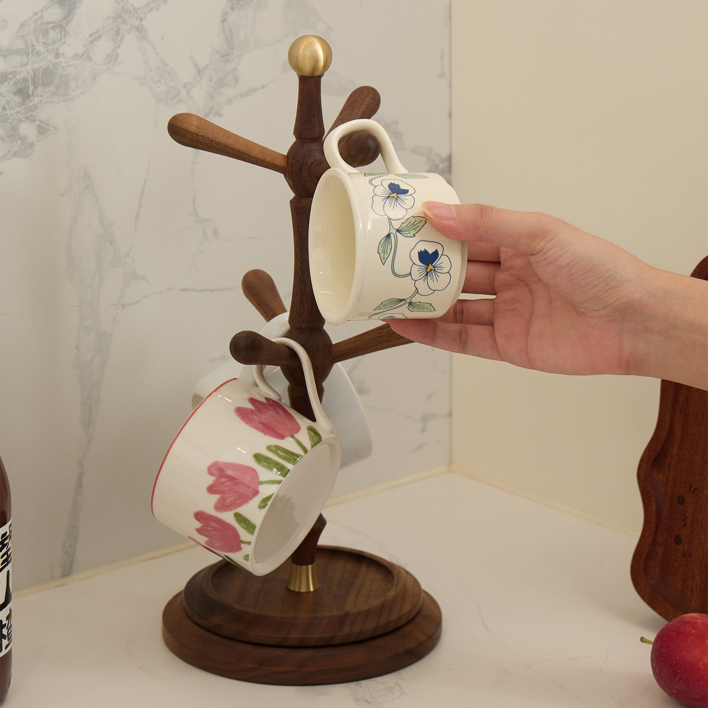 者纳里实木旋转水杯架高级感轻奢餐边柜置物架咖啡马克杯子收纳架