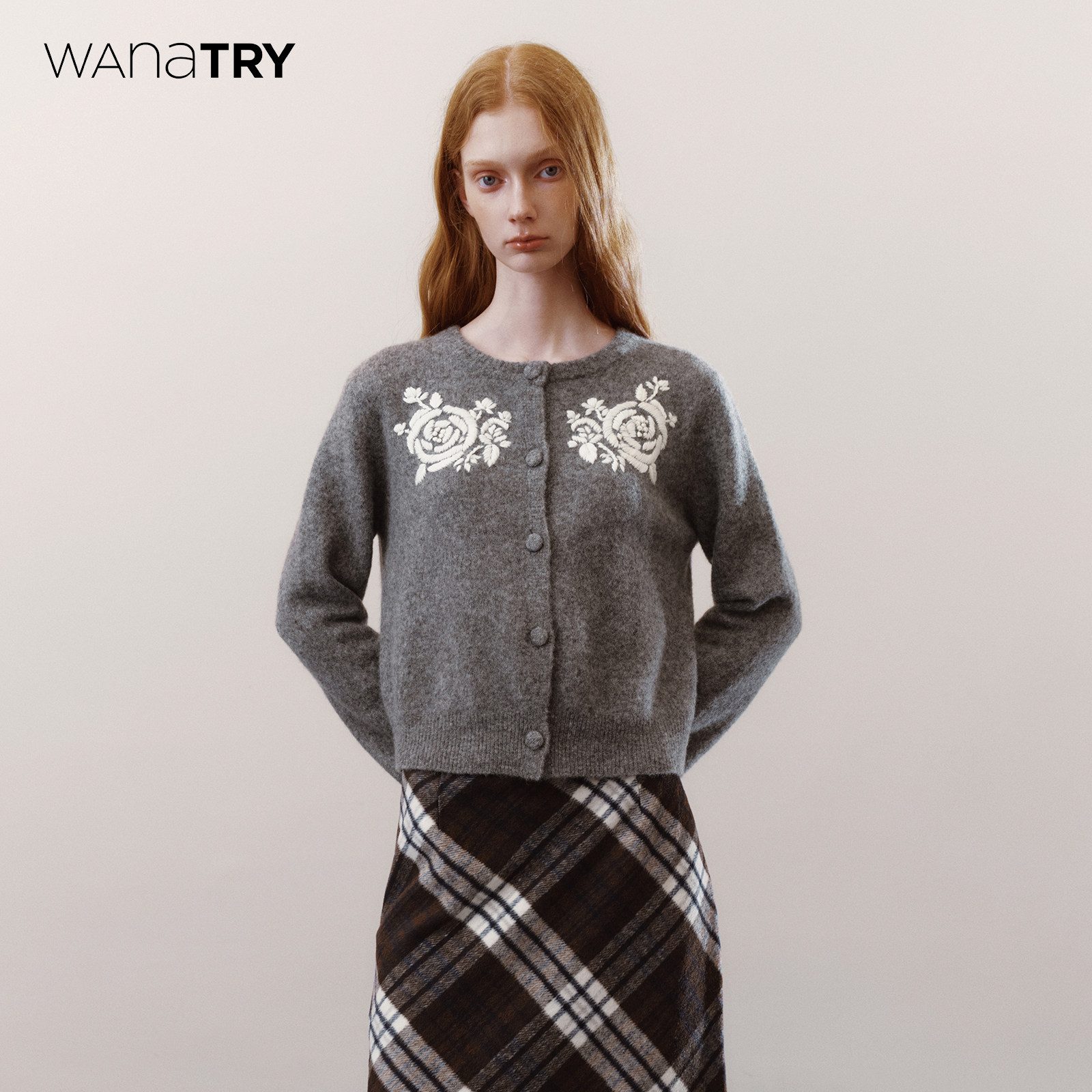 wanatry羊毛花朵刺绣针织开衫女