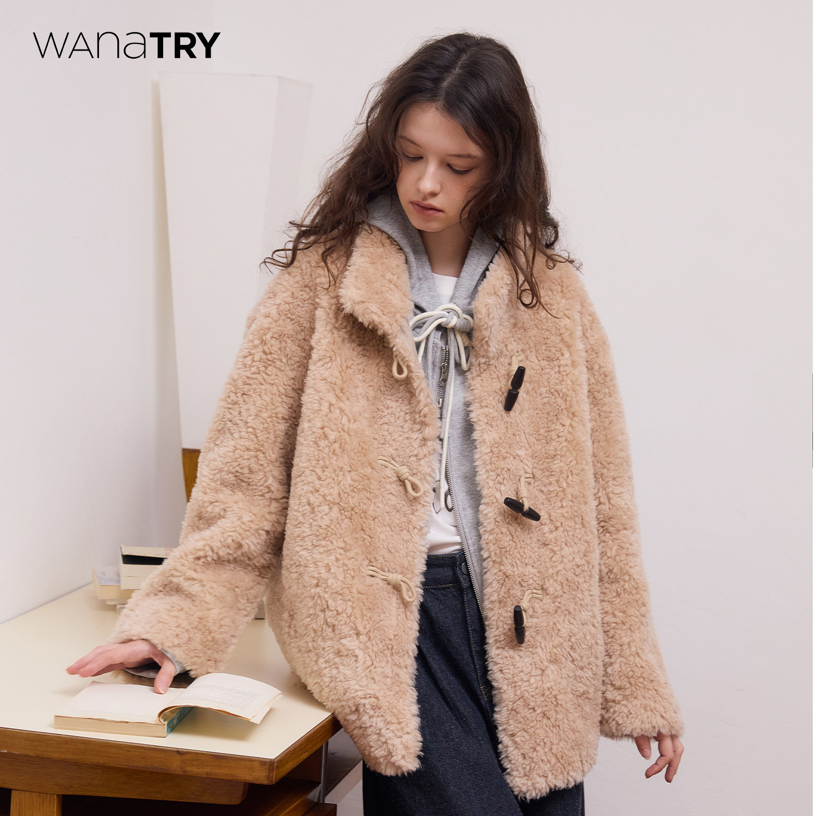 wanatry韩系牛角扣毛绒绒大衣