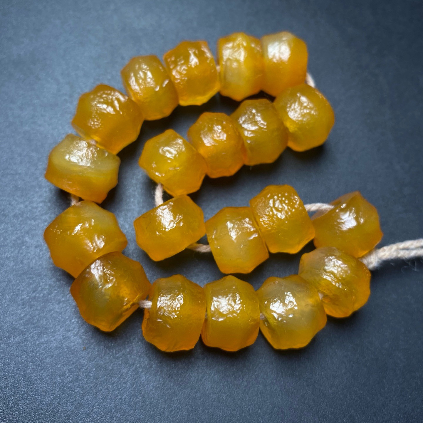 高古老玛瑙鸡油黄手链橘皮大孔竹节飞蝶珠陀螺珠西周玛瑙项链配珠