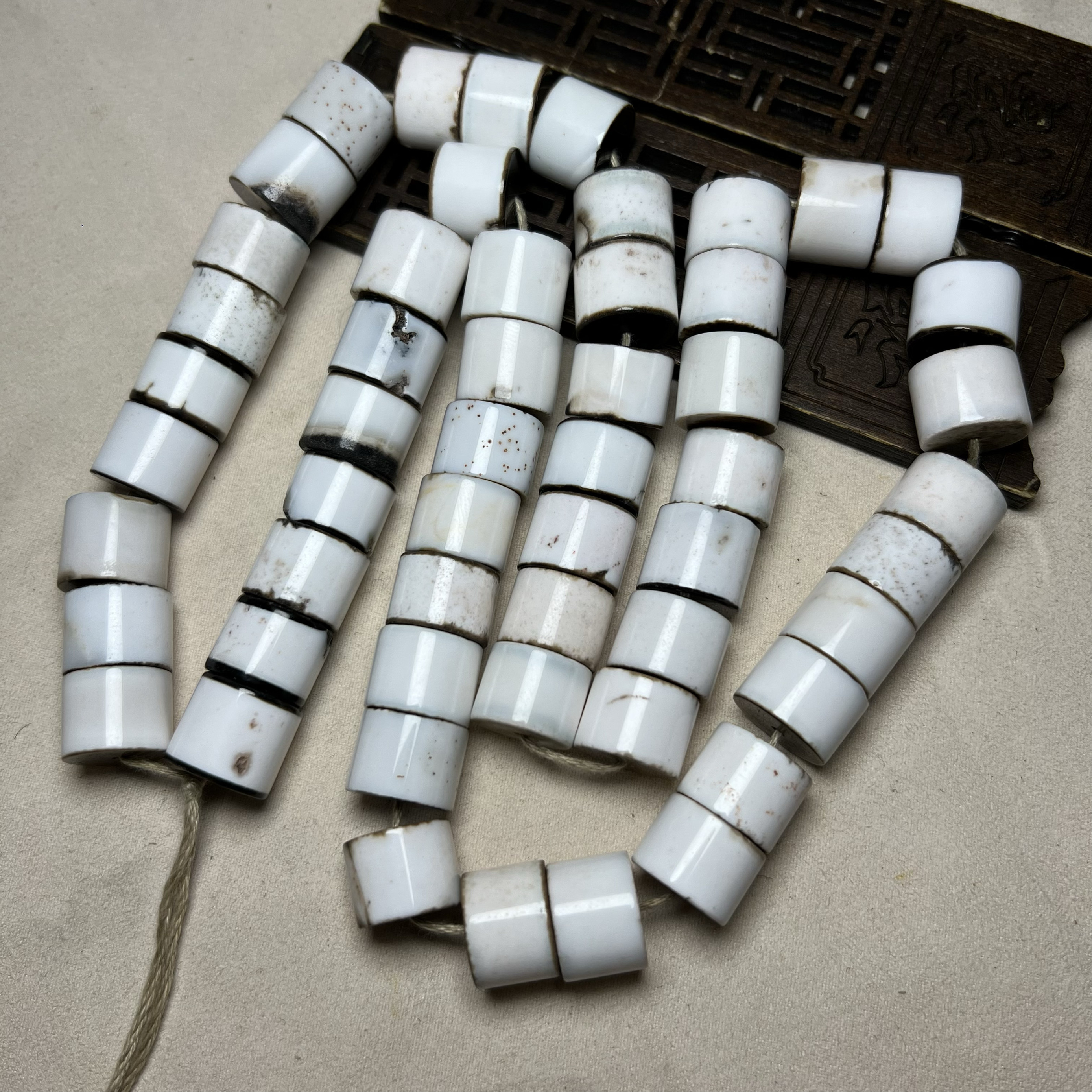 古玩老珠子天然玛瑙圆管隔片隔珠白瓷玛瑙黑白老料玛瑙散珠饰配件