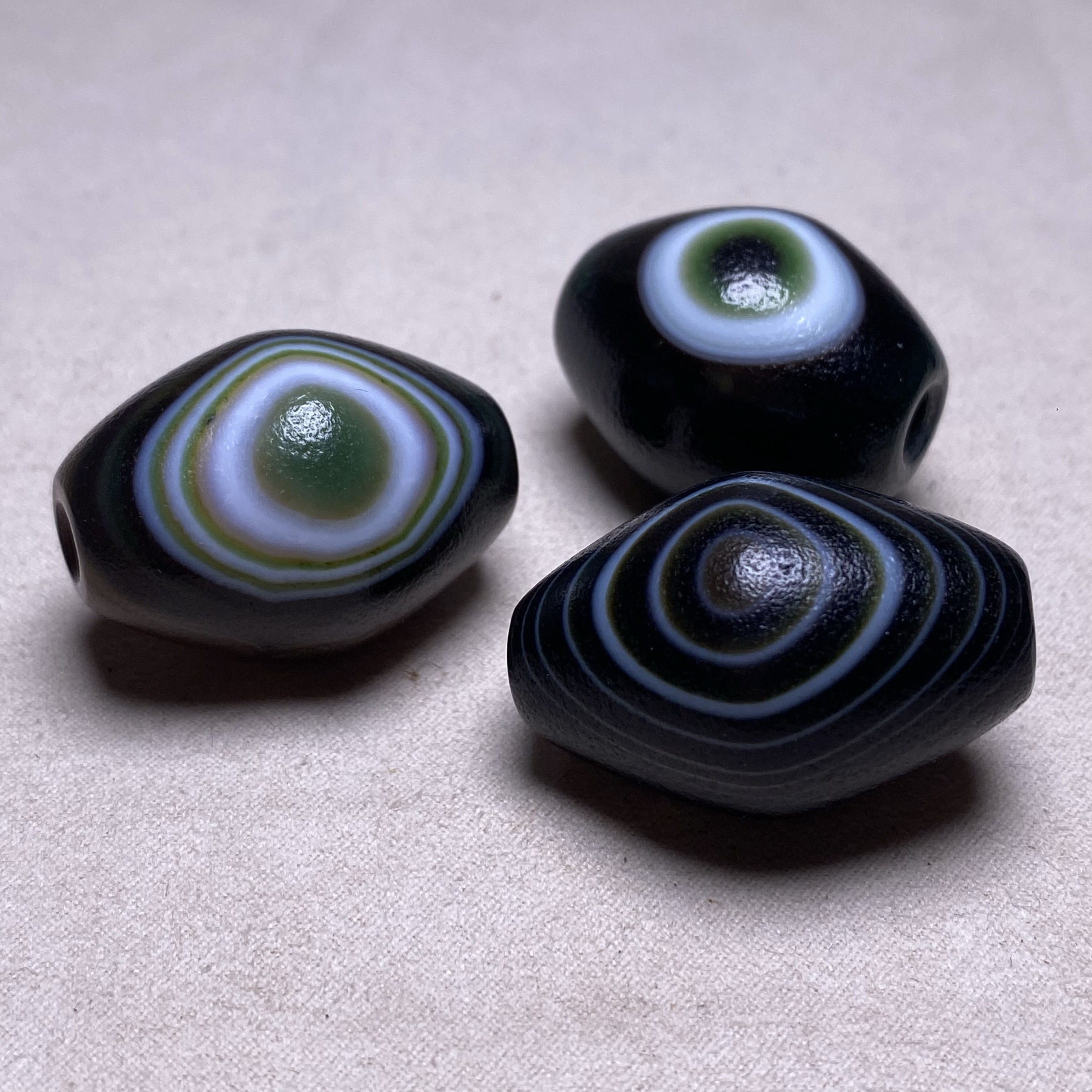 文玩古珠包浆绿幽灵缠丝橄榄型天珠保真缠丝天眼玛瑙锁骨珠吊坠