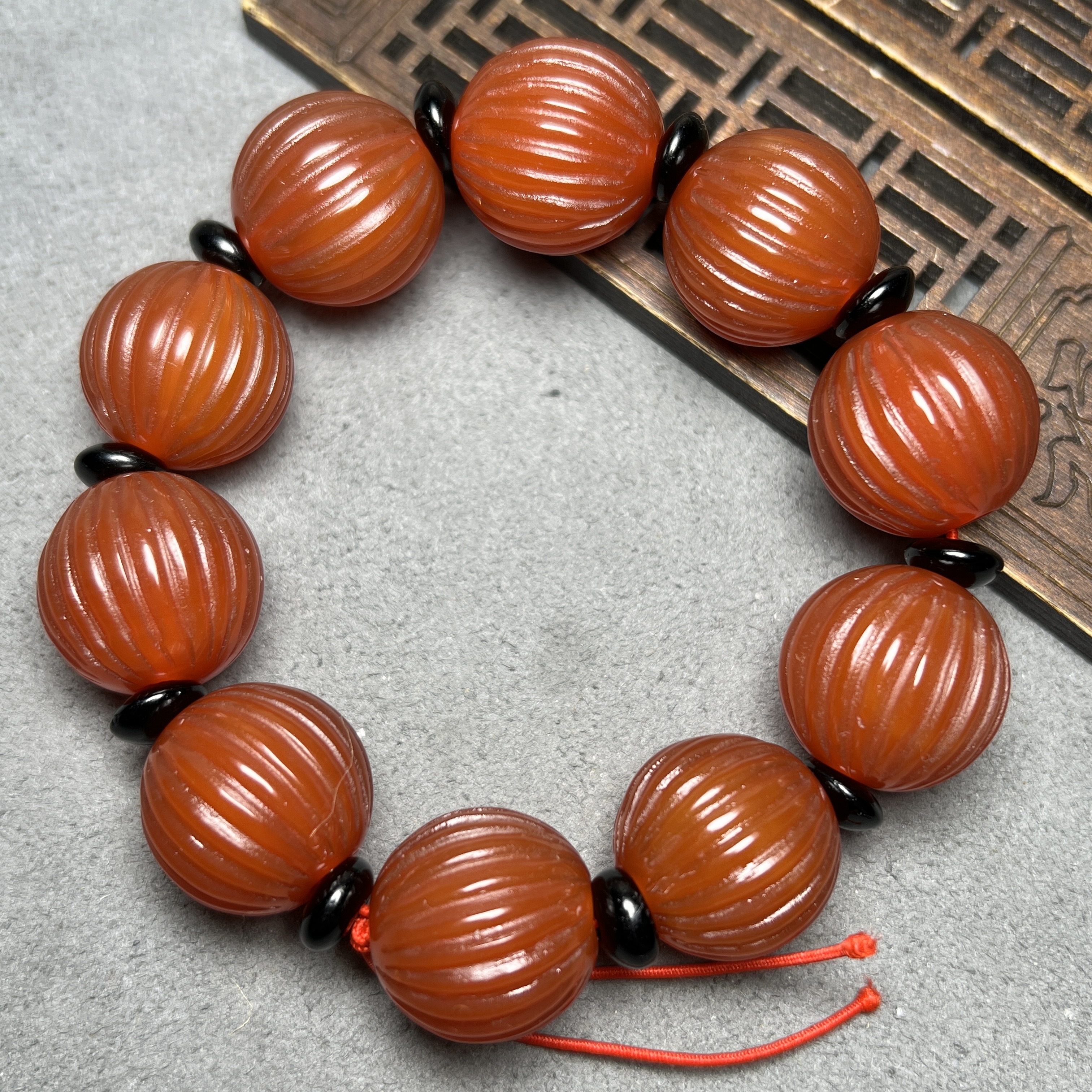 老红玛瑙南瓜棱珠手链老型雕刻多棱瓜纹珠子圆玛瑙珠腰珠手串配饰