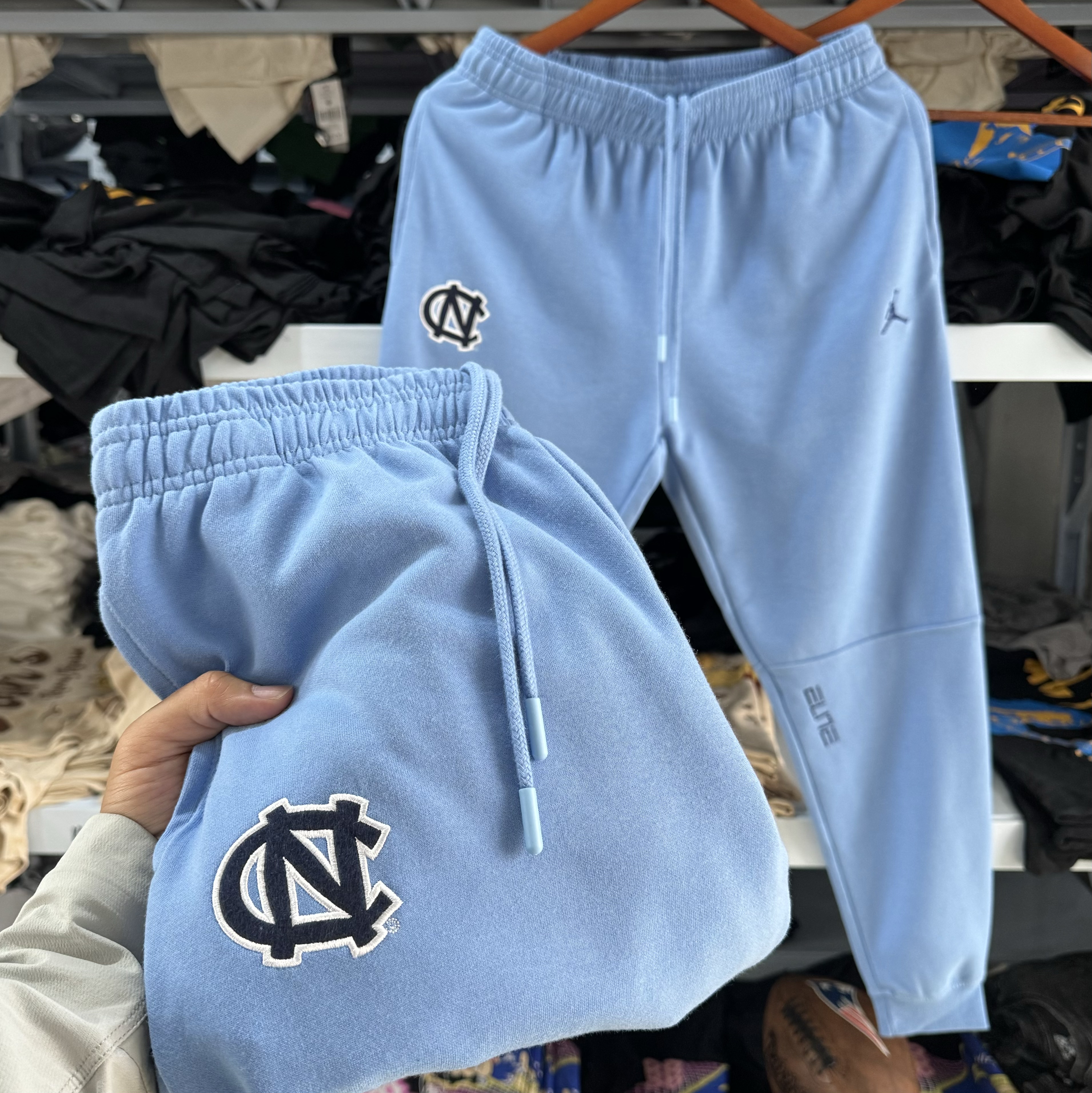 都是绣花 NCAA北卡大学UNC × 飞人篮球运动卫裤收脚口男长裤春秋