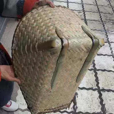 Бамбуковая сельскохозяйственная бамбуковая плетение декоративное реквизит бамбук фенджи собирает овощи на строительной площадке, собирая почву, кирпичи, песок, виноград и бамбуковые пакетики