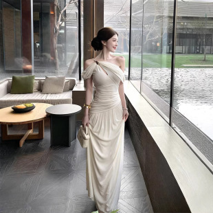 氛围感一字肩斜肩扭结设计长裙性感纯欲连衣裙女 法式 清冷矜雅
