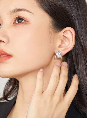 Entnii 甜酷调性 小众设计感不规则爱心锆石耳环超闪摩登耳钉耳饰